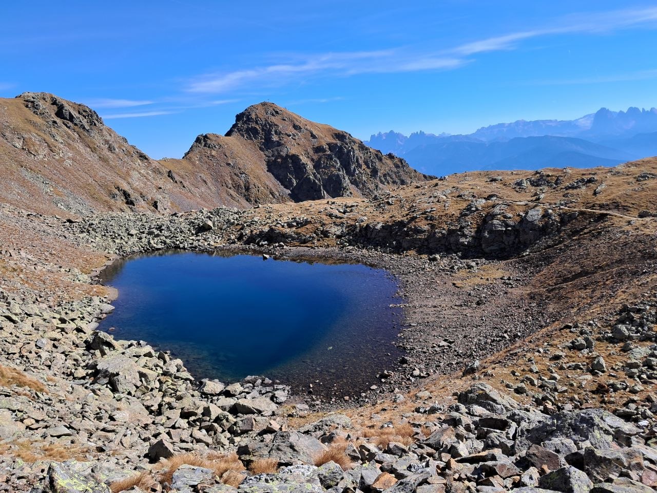 Domenica 4 Ottobre 2026 propone una escursione alla CIMA DI SAN CASSIANO – m. 2581 Escursione sulle 3 cime – (Gruppo dei Sarentini)